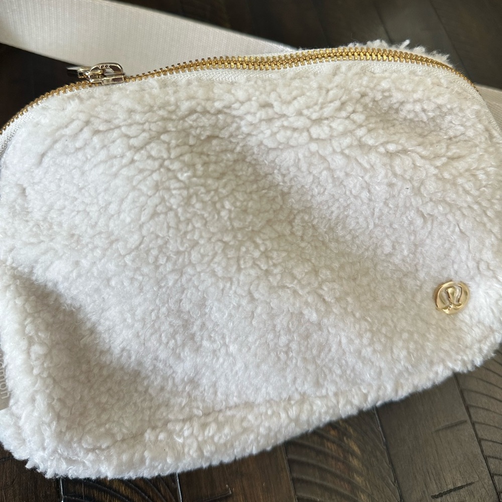 Lululemon Everywhere Belt Bag 1L Fleece 🤍